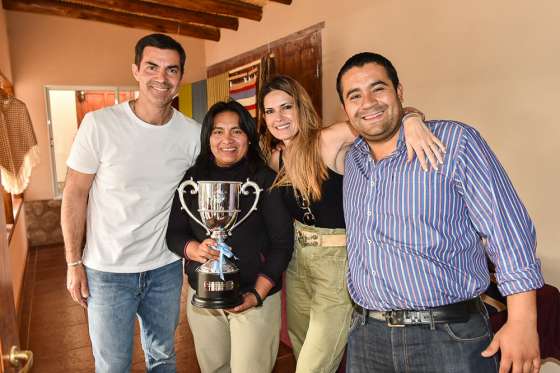 Urtubey felicitó a los artesanos de Seclantás galardonados en la Expo Rural de Palermo