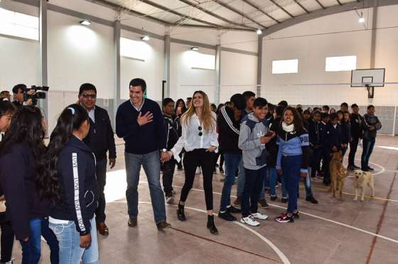 Urtubey inauguró un playón deportivo en el secundario de San Antonio de los Cobres