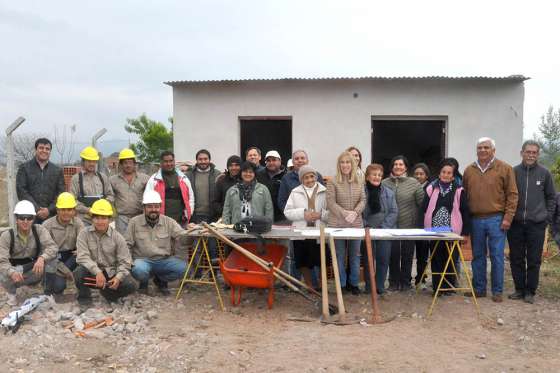 Cooperativa de mujeres de El Espinal inicia las obras para la producción y fraccionamiento de miel