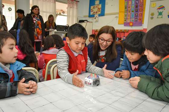 Más de 70% de escuelas de nivel inicial recibieron los kits de educación digital, programación y robótica