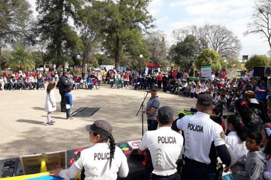 Vecinos de Las Lajitas aprendieron sobre los perjuicios que causan  las drogas