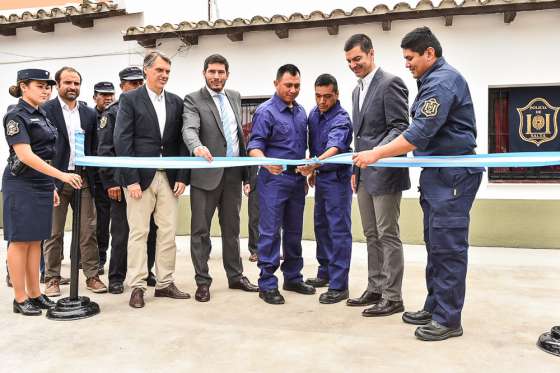 El Gobernador inauguró el nuevo taller de reparación de móviles de la Policía provincial