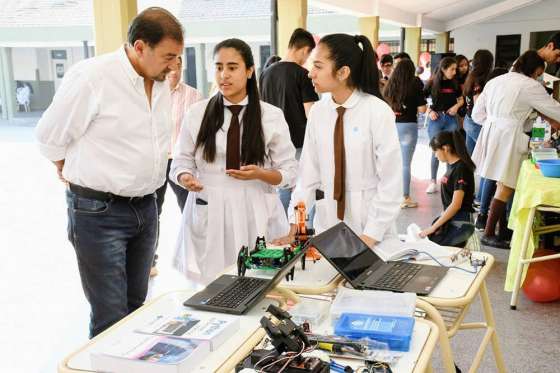 Isa visitó la Escuela de Comercio N° 5003 José Manuel Estrada de Metán