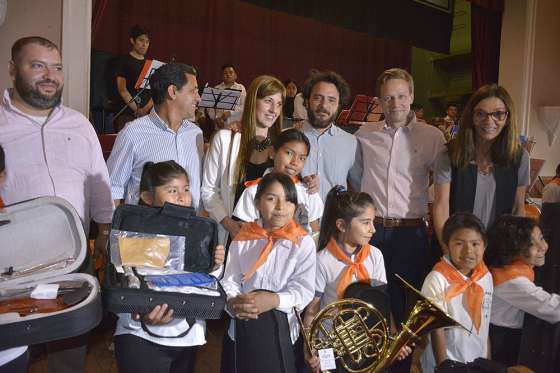 Las orquestas y coros escolares recibieron nuevos instrumentos musicales