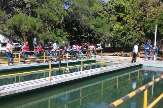 Alumnos de Hickman visitaron la planta potabilizadora de Aguas del Norte