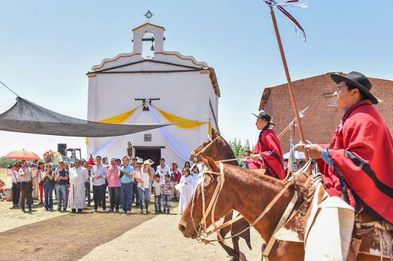 Urtubey participó junto a la comunidad de Chivilme, en Chicoana, de su festejo patronal