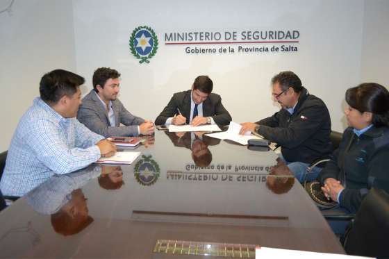 Se firmó un convenio con La Caldera para fortalecer el trabajo en seguridad vial