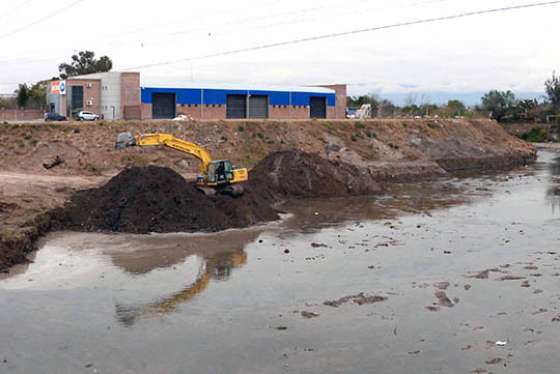 Realizarán tareas de limpieza de cauce y encauzamiento en el río Arenales