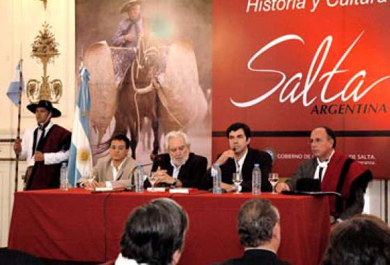 Urtubey asistió a la presentación del nuevo libro de Pacho O’ Donnell 