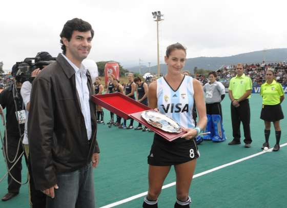 El gobernador Urtubey asistió al partido de Las Leonas