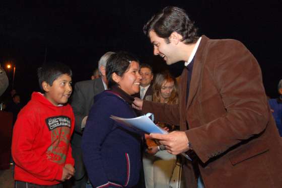 El Gobernador entregó viviendas en Campo Quijano 