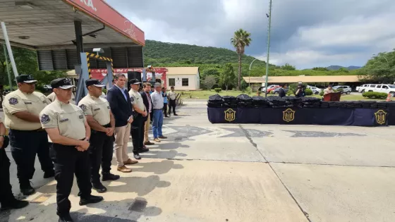 Entrega de equipamiento a Seguridad Vial con fondos del pago de multas