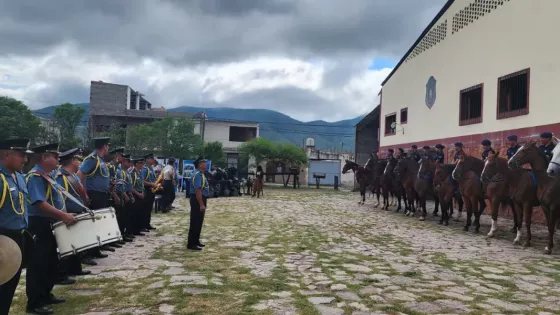 Entrega de equipamiento al Departamento Caballería de la Policía de Salta