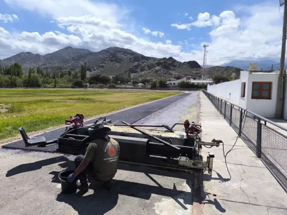 En el Centro de Entrenamiento en Altura de Cachi se hacen obras en la pista de atletismo