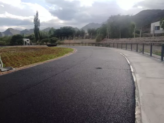 En el Centro de Entrenamiento en Altura de Cachi se hacen obras en la pista de atletismo