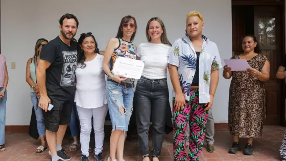 Mujeres emprendedoras de Metán finalizaron su formación en corte y confección