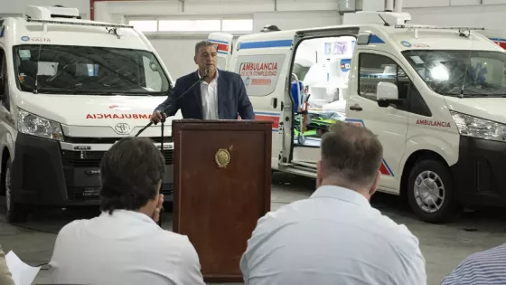 El Gobierno entregó al SAMEC tres ambulancias equipadas como terapias intensivas móviles