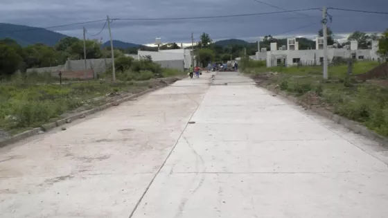 Pavimento, cloacas y cordón cuneta en Río Piedras