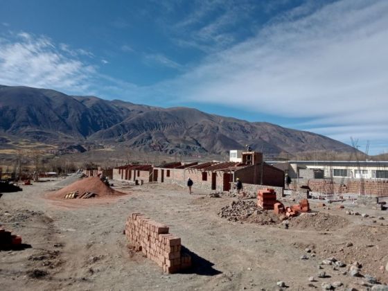 Nuevas casas en Seclantás y La Poma.