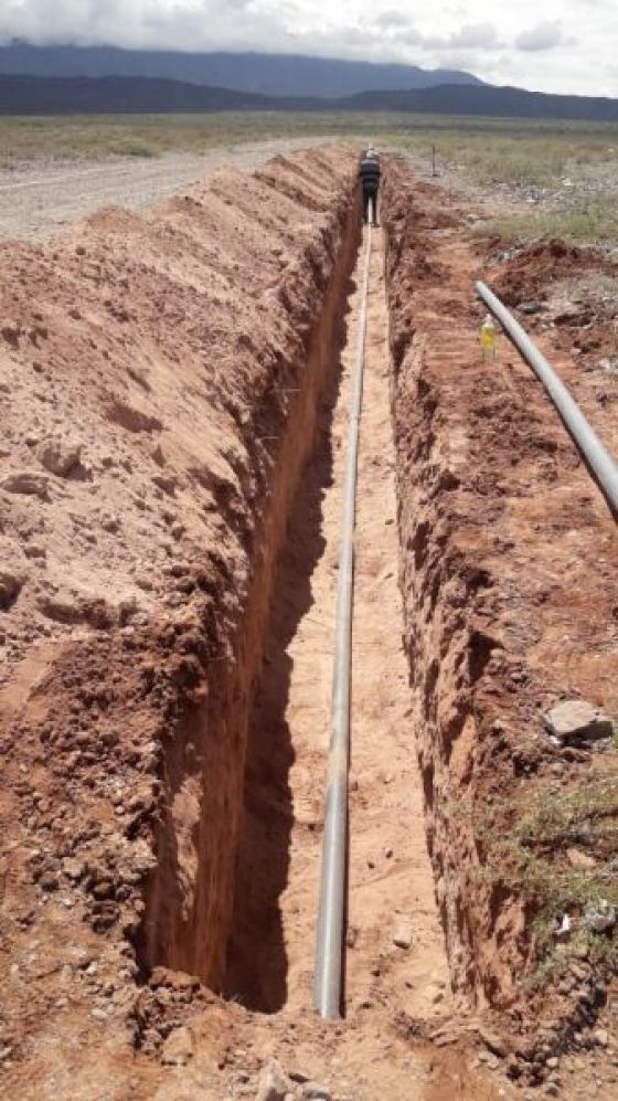 En el loteo Reina de los Cielos de Cachi avanza una obra de agua.