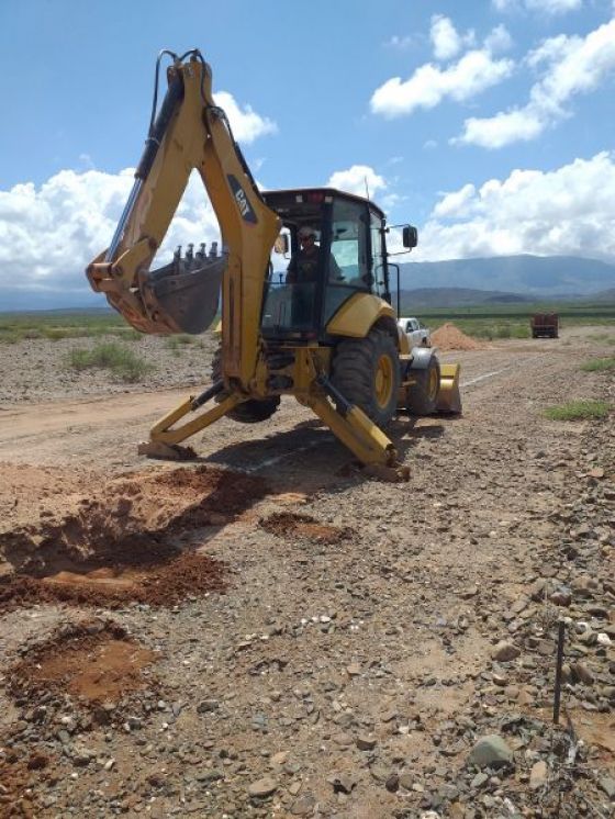 En el loteo Reina de los Cielos de Cachi avanza una obra de agua.