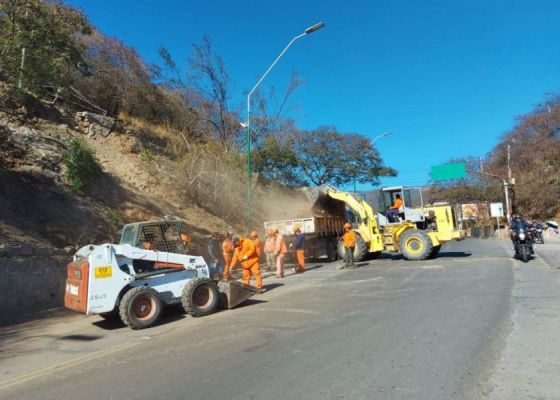 Obras de viales en el cerro San Bernardo.