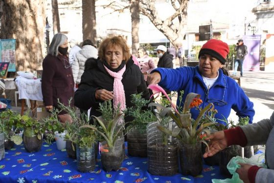 Villamayor acompañó a las Personas Mayores en la exposición Artesanal y Gastronómica en el marco del mes de la Pachamama