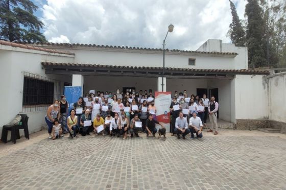 Con la entrega de certificados, culminó el ciclo de capacitaciones en alimentación y oficios.