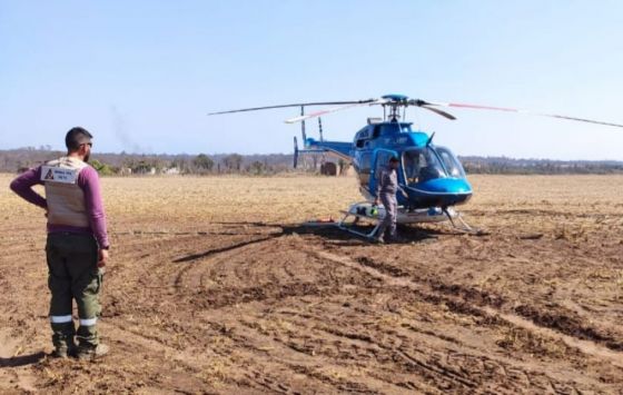 Por tierra y aire prosigue el operativo de sofocamiento de incendios forestales en el norte provincial