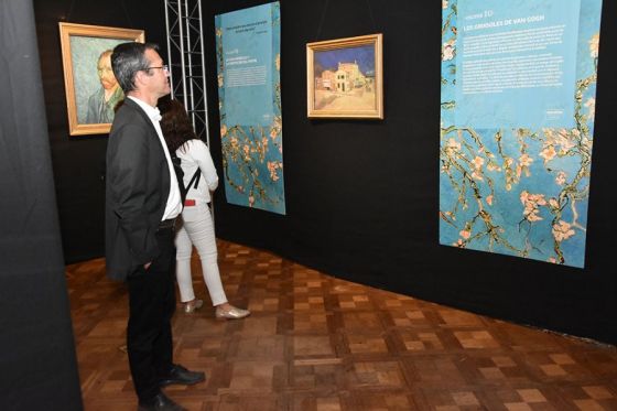 Inauguraron la muestra Van Gogh en el Centro Cultural América