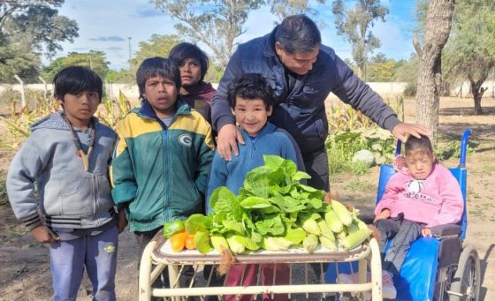 Alumnos de la escuela de Educación especial de Coronel Juan Solá aprenden a través de huertas escolares