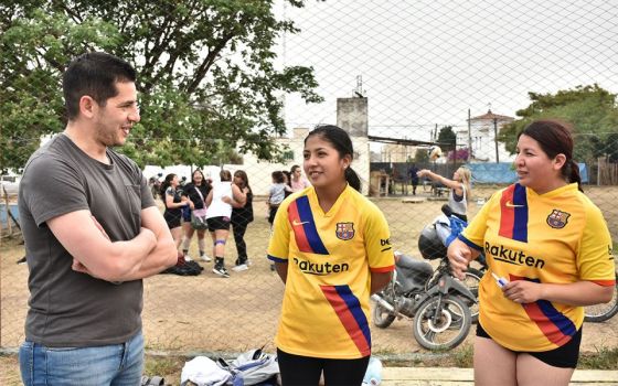 El DT de la Selección Argentina U19 de vóley presenció el torneo de empleados estatales