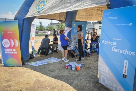 En el Parque del Bicentenario, mujeres y diversidades accedieron a los distintos servicios del Gobierno Provincial