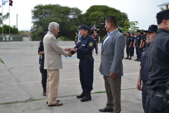 Reconocieron a policías con 25 años de servicio