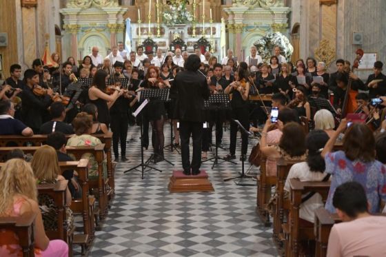 El primer Coro Provincial de las Personas Mayores se lució en la iglesia San Francisco