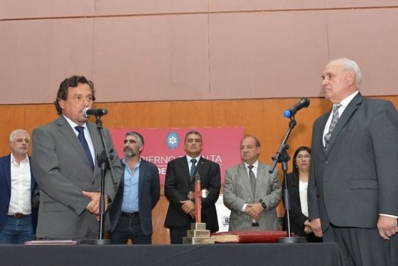 El gobernador Sáenz tomó juramento al nuevo Ministro de Salud Pública y a Secretarios del Gobierno de Salta