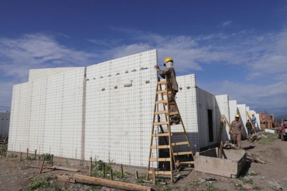 Construyen viviendas sustentables en el barrio Pereyra Rozas