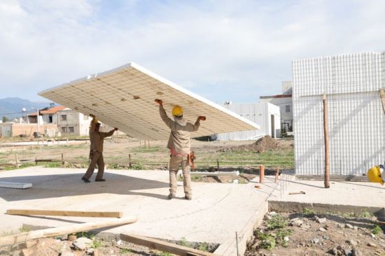 Construyen viviendas sustentables en el barrio Pereyra Rozas