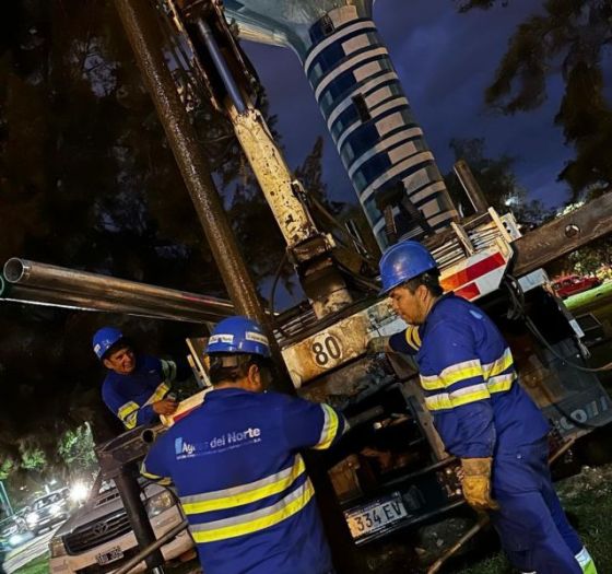 Aguas del Norte trabaja en un pozo para optimizar el servicio en Tres Cerritos.