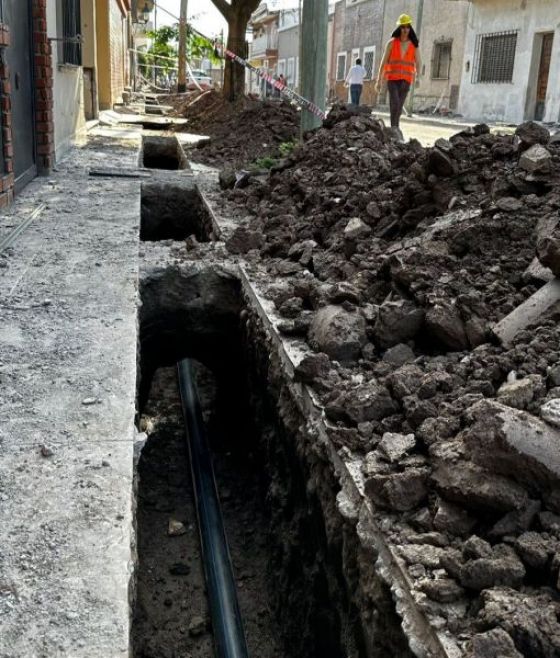 Se verificó el avance de la obra de recambio de cañerías en barrio Campo Caseros