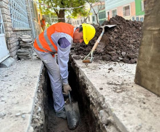 Se verificó el avance de la obra de recambio de cañerías en barrio Campo Caseros