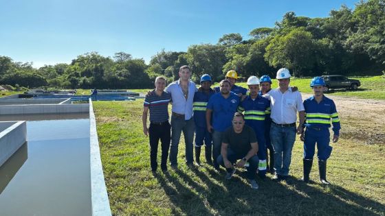 Jarsún con el intendente Issa, legisladores y operarios en Metán.