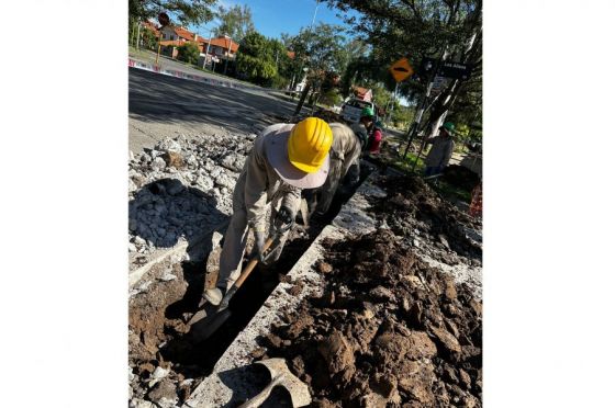 Avanza la obra de renovación de cañerías en barrio Tres Cerritos