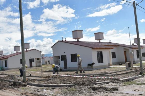 Se construyen en Cerrillos 300 viviendas