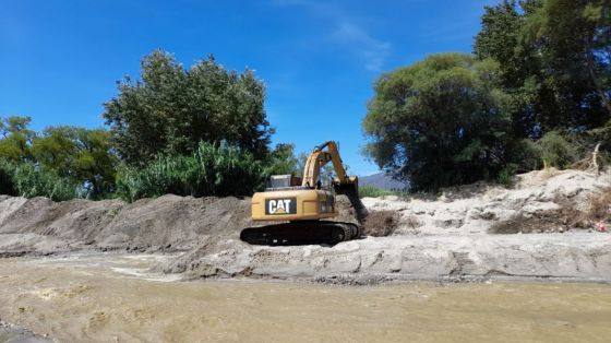 Trabajos de mantenimiento, limpieza y encauzamiento en los ríos Chuscha y Santa María