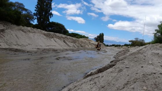 Trabajos de mantenimiento, limpieza y encauzamiento en los ríos Chuscha y Santa María