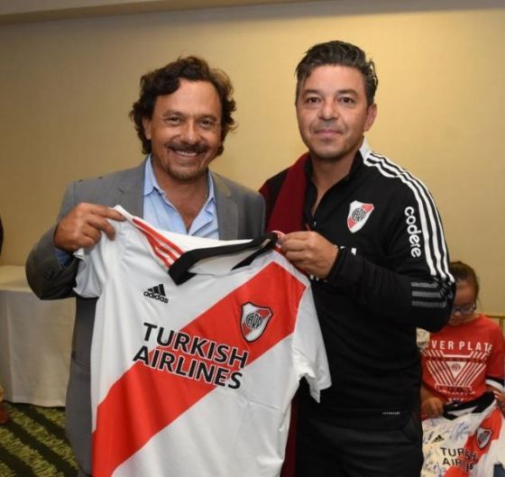 El gobernador Sáenz compartió la alegría de salteños que conocieron a sus ídolos de River