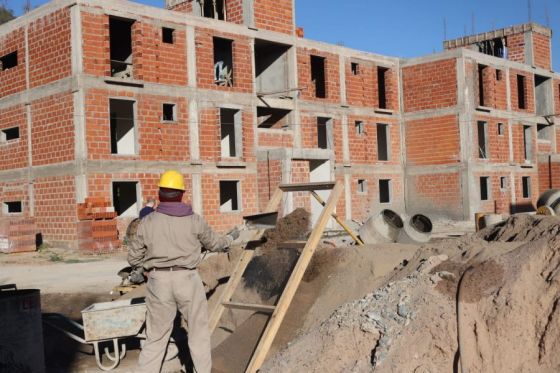 Rosario de la Frontera: Sáenz verificó el avance de obras en el Hospital y la construcción de 48 viviendas