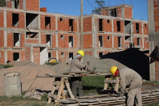 Rosario de la Frontera: Sáenz verificó el avance de obras en el Hospital y la construcción de 48 viviendas