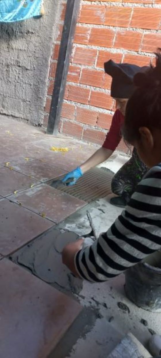 Mujeres emprendedoras finalizaron curso de ceramistas en barrio La Paz